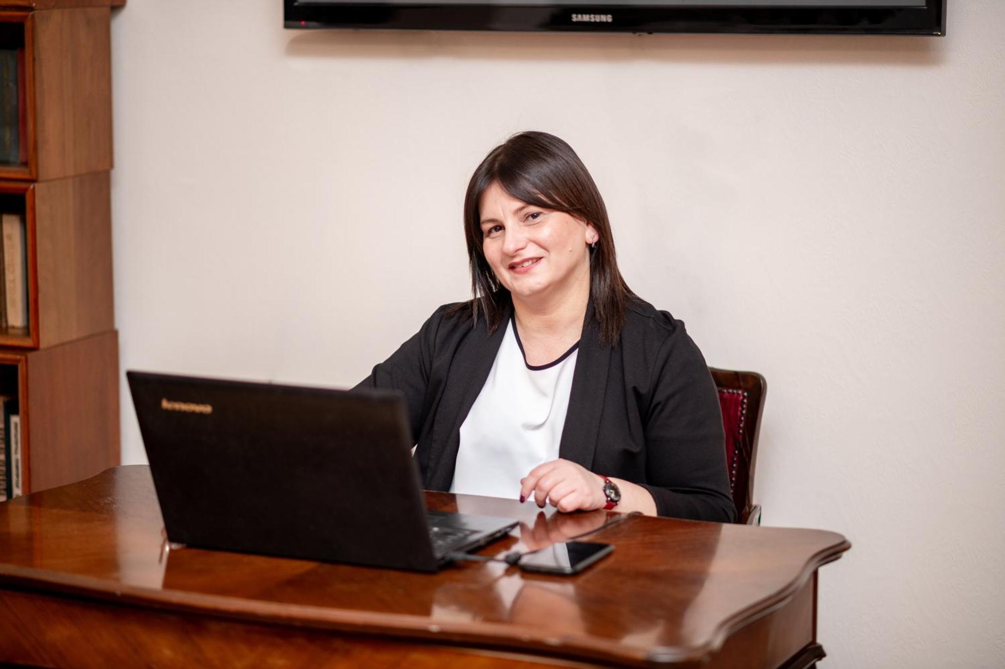Anna'S Guest House Гори Екстериор снимка