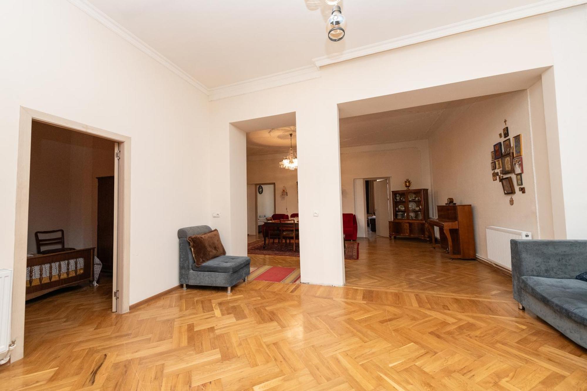 Anna'S Guest House Гори Екстериор снимка