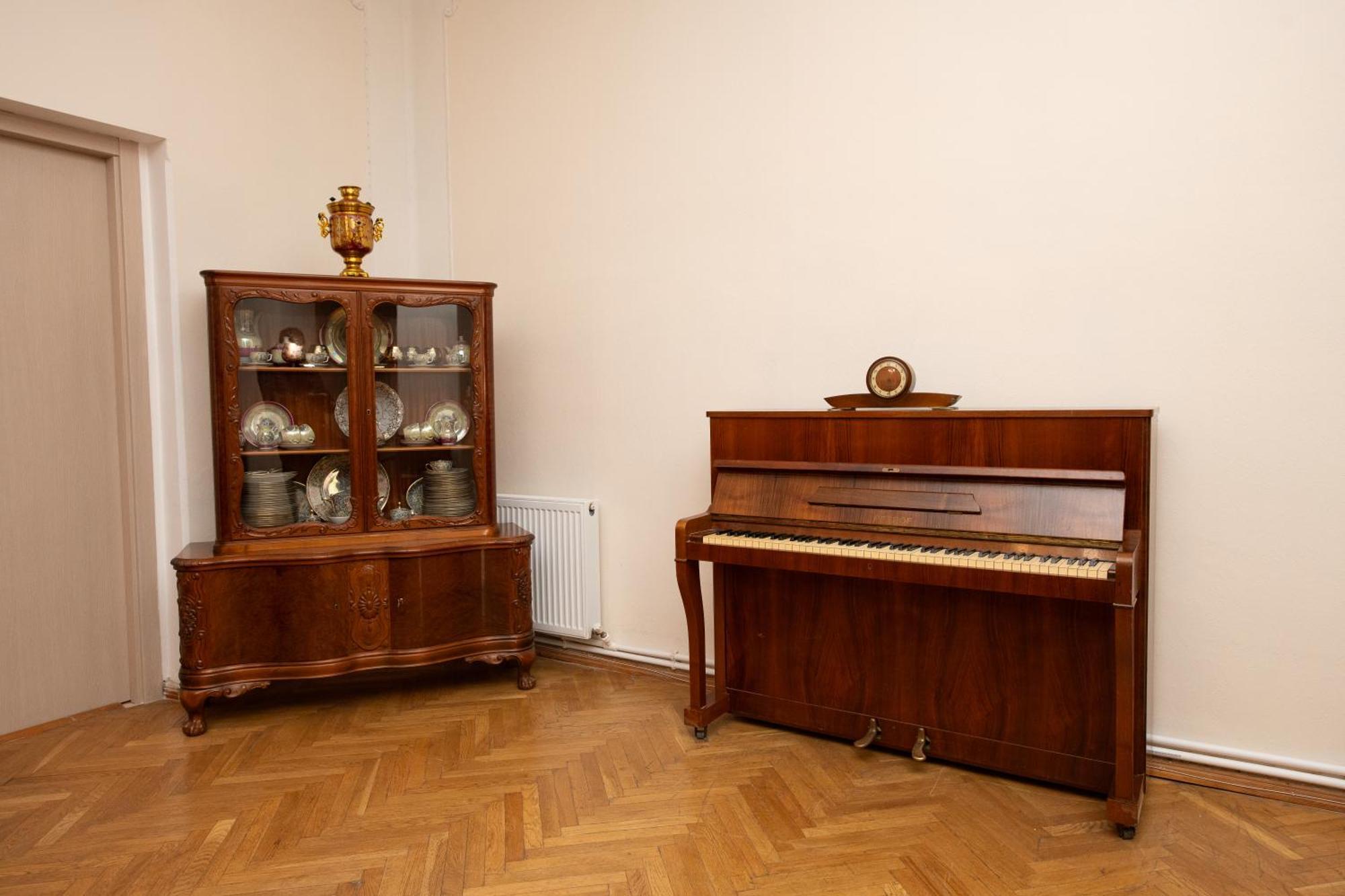 Anna'S Guest House Гори Екстериор снимка