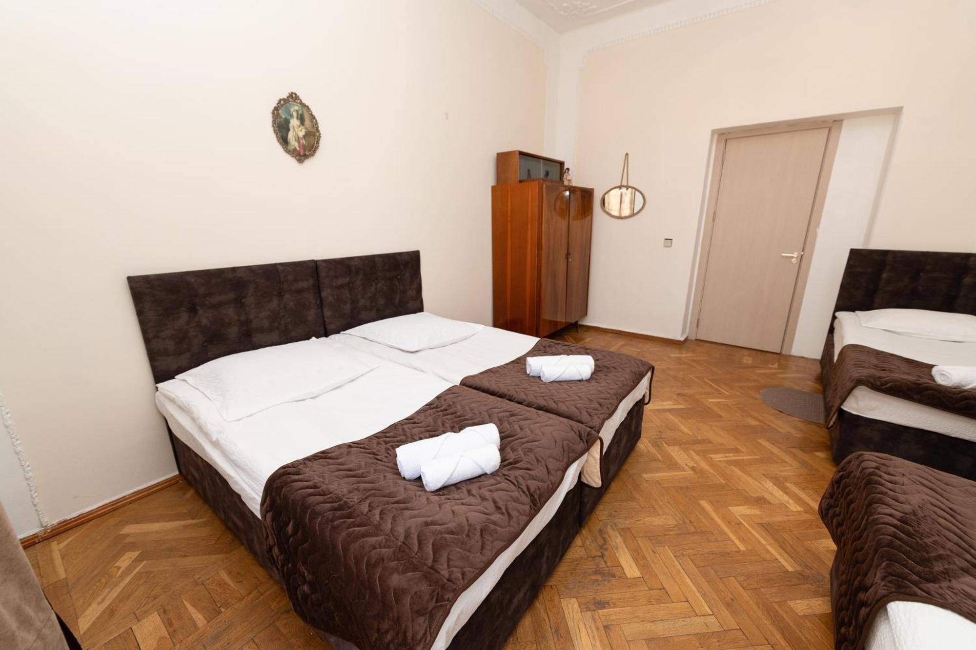 Anna'S Guest House Гори Екстериор снимка
